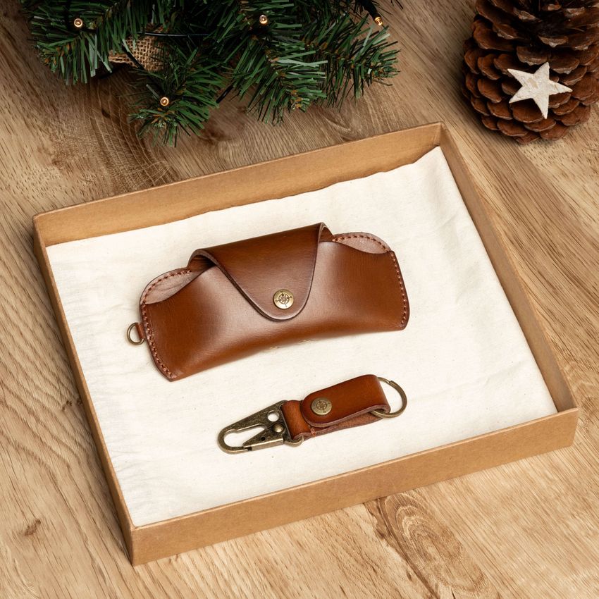 DRAKENSBERG Giftset - Glass Case & Keychain Tan