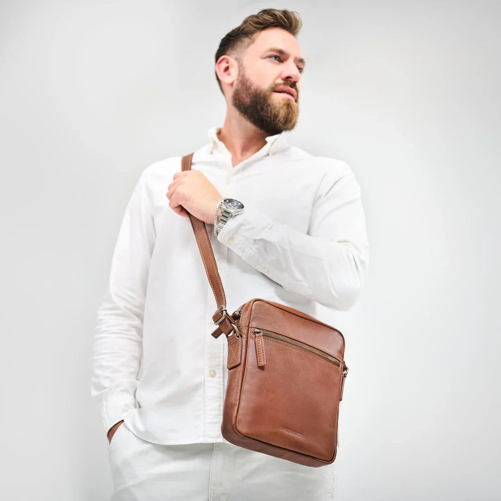 DRAKENSBERG Shoulder Bag »Carlo« Chestnut-Brown