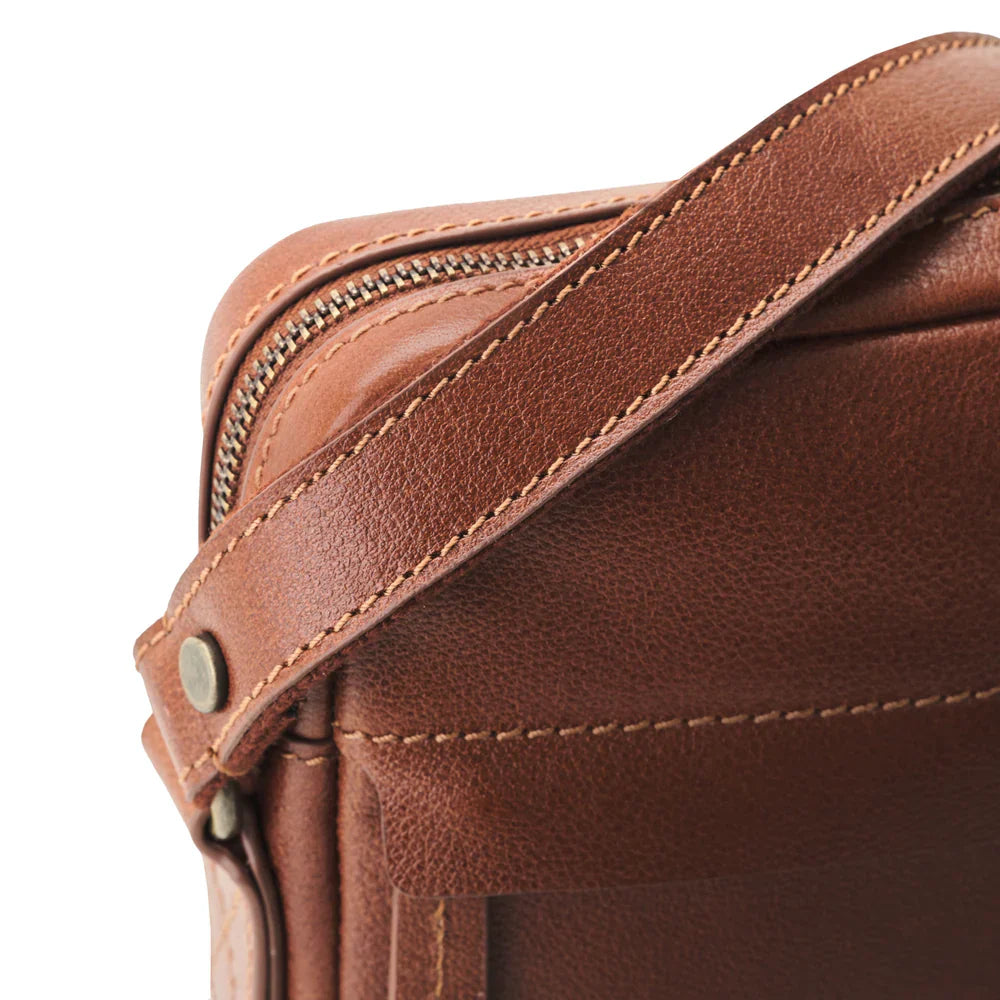 DRAKENSBERG Shoulder Bag »Carlo« Chestnut-Brown